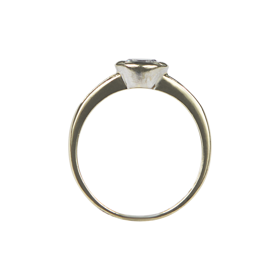 9kt Yellow Gold Round Diamond Engagement With shoulder Stones