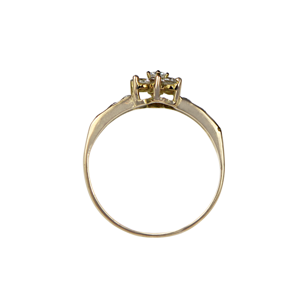 9kt Yellow Gold Cluster Ring with 13 Round Cut Zircons