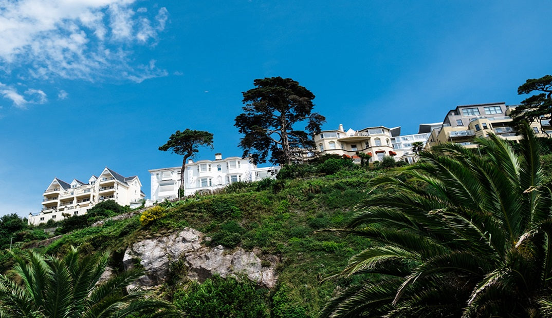 Specialising in the selling and buying of new and pre-loved jewellery